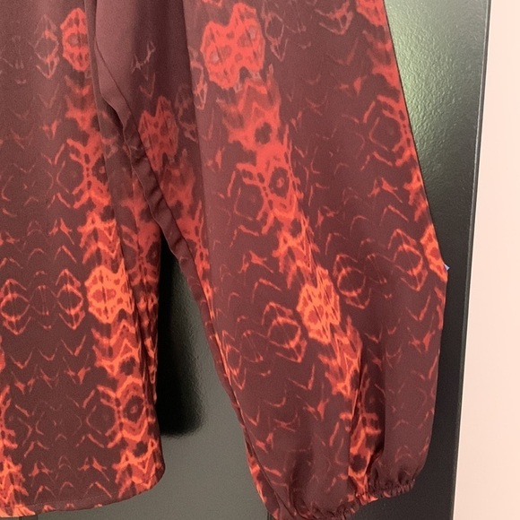 Lane Bryant Burgundy Cold Shoulder,Bell Sleeve Blouse w/Ombré. Size 22/24 - Picture 3 of 11